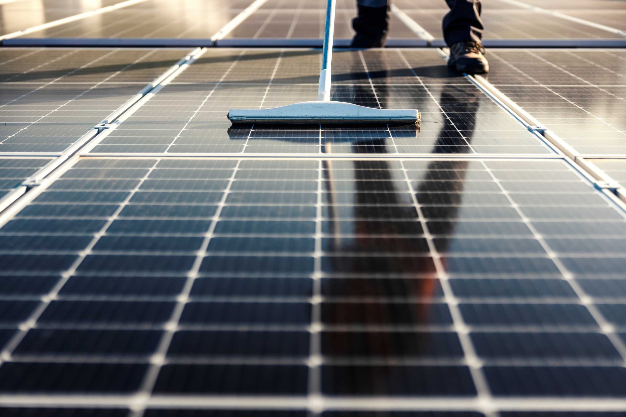 Zonnepanelen schoonmaken Rotterdam